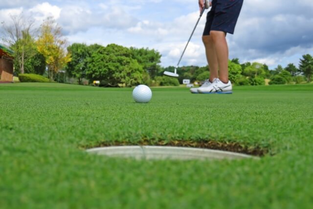 パターは距離感 ラインを読みすぎるな Ugmゴルフスクールコスパ豊中少路店 Sportsplus Official Blog